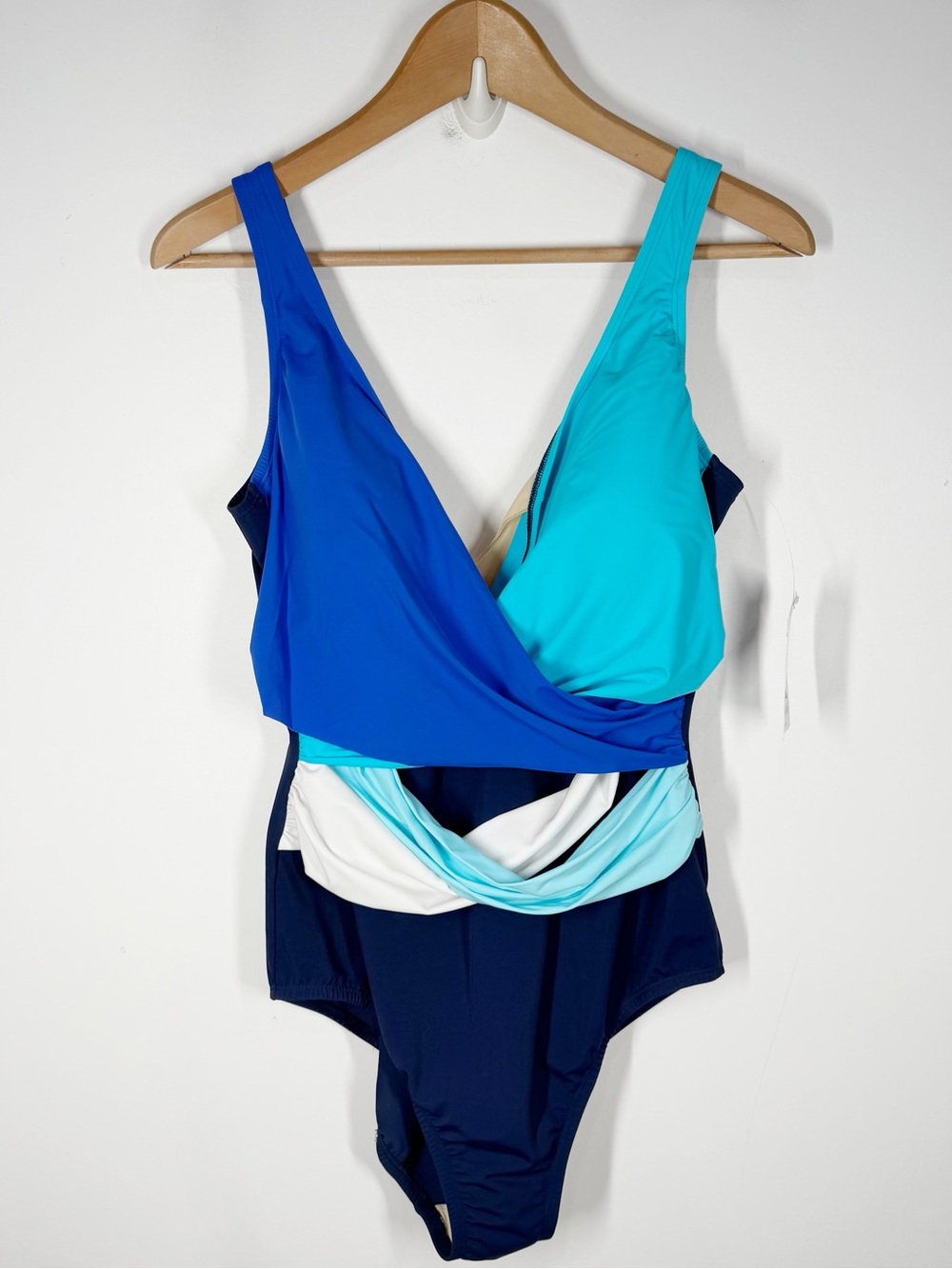 NWOT Lands End Women’s Wrap Front One-Piece Swimsuit Size 16 Blue